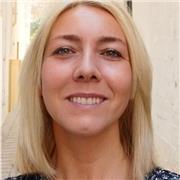 Profesora de Inglés, tanto nivel basico o mas avanzado. Hablando, escribiendo, interactuando entre si, etc